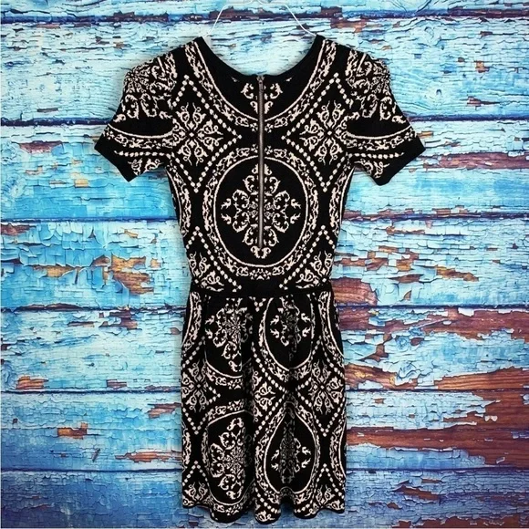 ROMEO & JULIET Couture
Short Sleeve Knit Dress - Picture 5 of 7